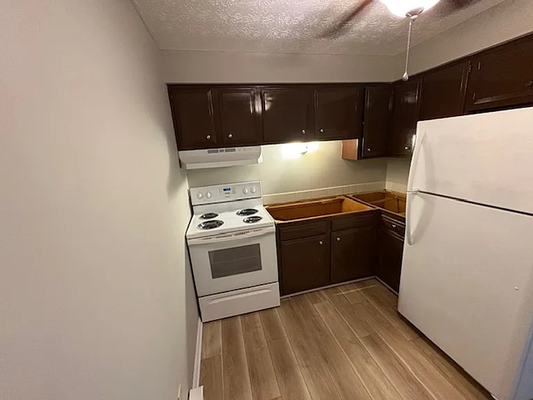 1332 N Chapel St — Photo 1