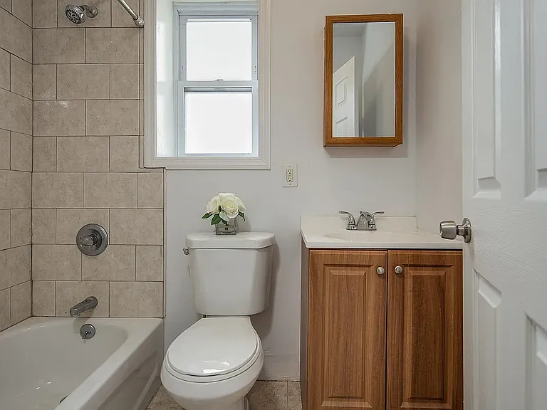 215 Summit Ave #8 — Photo 8