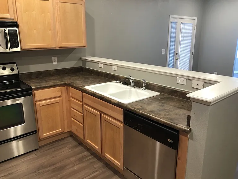 1002 Lucca Dr — Photo 5