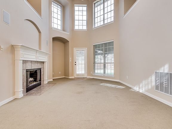5th image of 684 Danielle Ct