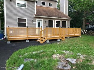 3049 Briarwood Dr, Tobyhanna, PA 18466