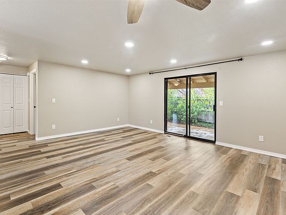 4th image of 1100 SE Excalibur Dr
