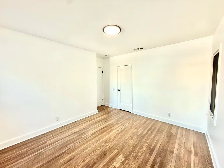 328 N Kingsley Dr #334-1/2 — Photo 5
