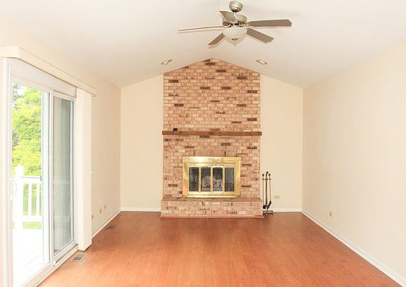 5th image of 648 White Oak Ln