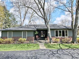 402 Cherry Blossom Ln, Rochester Hills, MI 48306