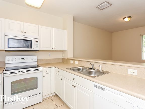 5th image of 2933 SE 2nd Dr Unit 20