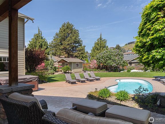 3rd image of 3642 Ridgeview Boulevard