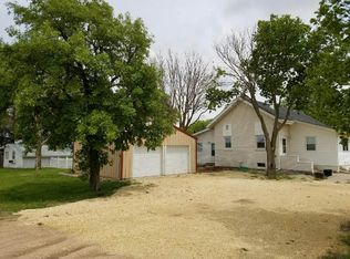 6100 Road S, Hebron, NE 68370