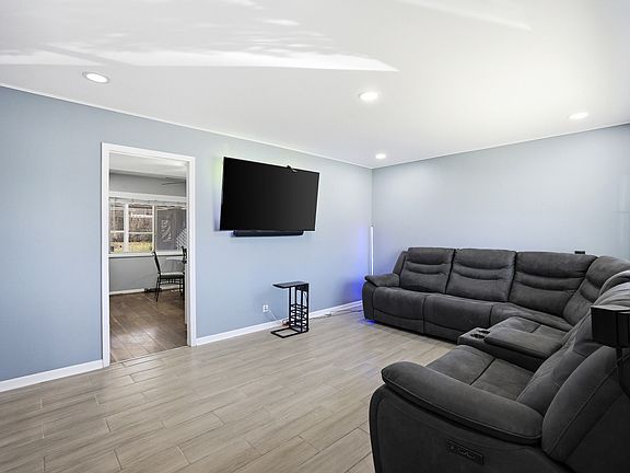 3rd image of 205 Villa Rd
