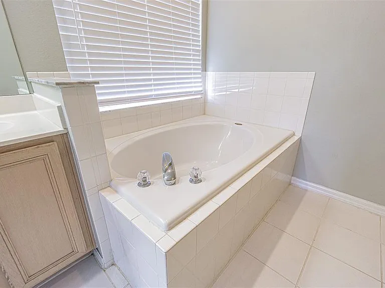 1550 Maximilian Dr — Photo 19