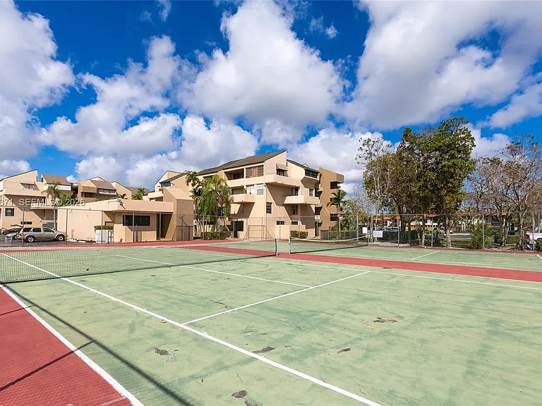 10500 SW 108th Ave #B414 — Photo 17