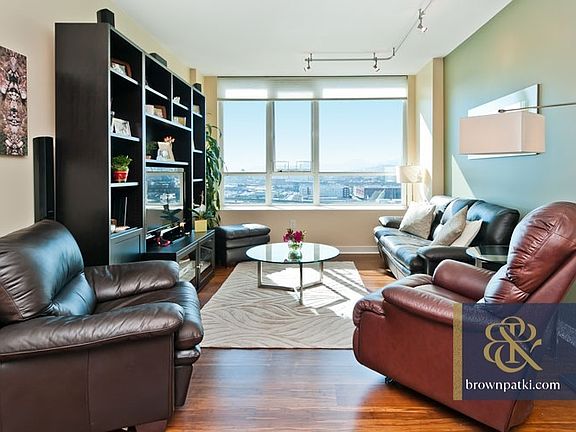 4th image of 300 Berry St Unit 1406