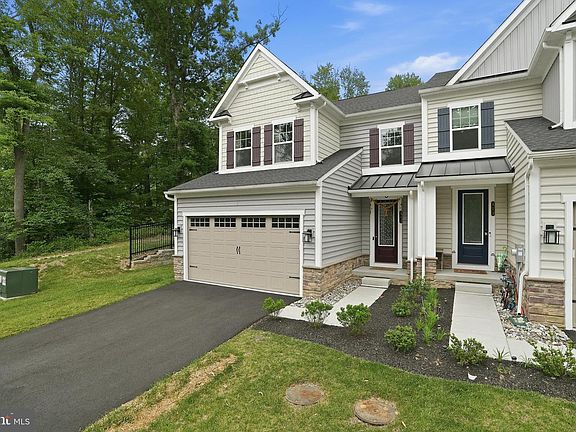 2nd image of 411 W Ponds Edge Dr