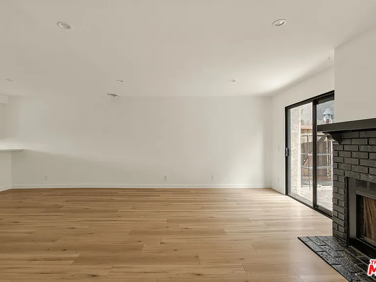 2020 Delaware Ave #7 — Photo 25