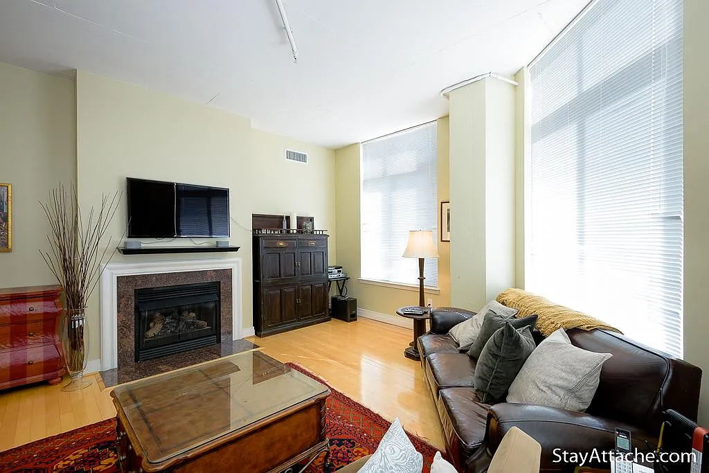 2 bed, 2.5 bath, 1111 sqft, $5,250 — Photo 2