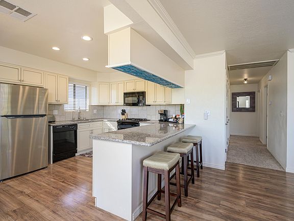 Kitchen, hallway to bedrooms.