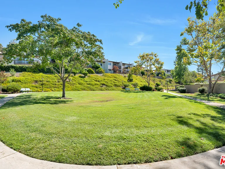 603 Racquet Club Ln — Photo 38