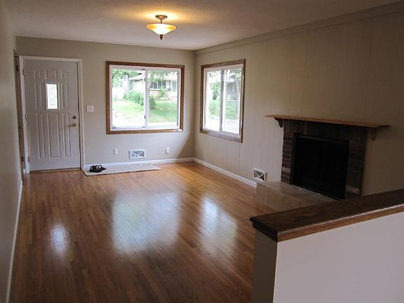 3rd image of 1600 McLean Ave