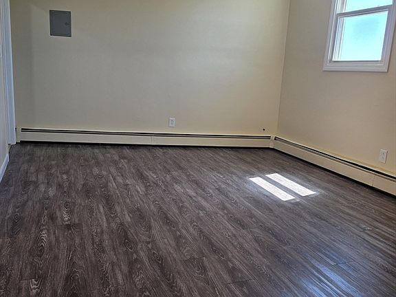 5th image of 838 Western Ave #4