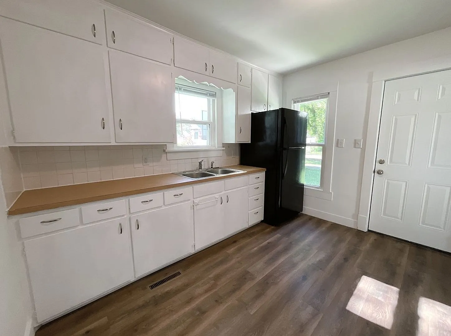 Leasing — Photo 4