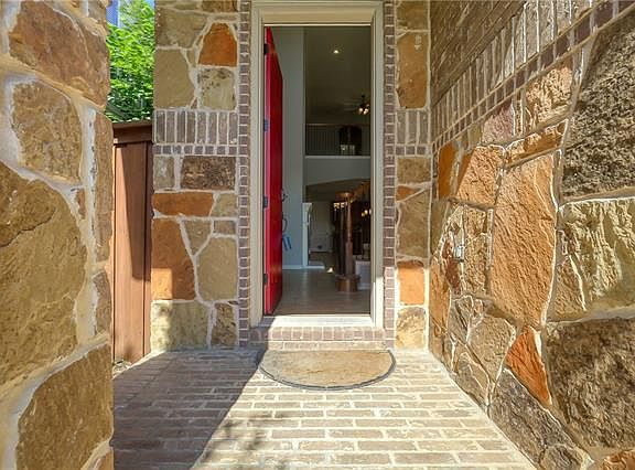 2nd image of 2440 Sunderland Ln