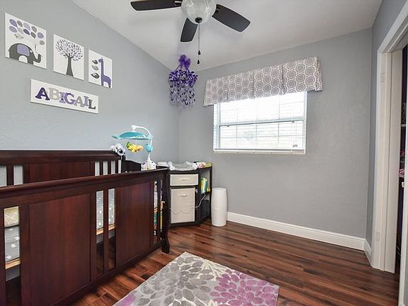 4th image of 129 W Lauren Ct