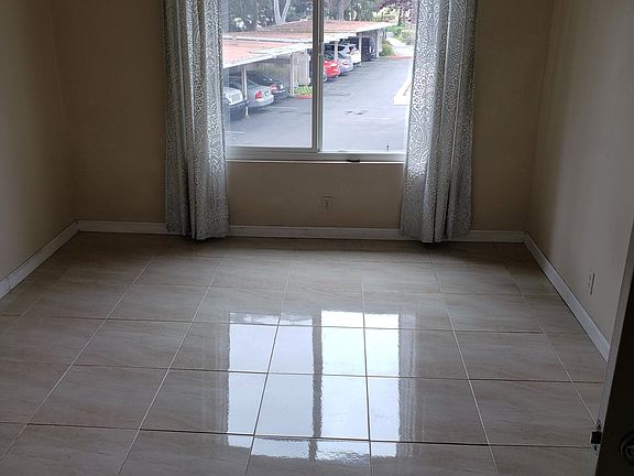 4th image of 4085 Rosenda Ct