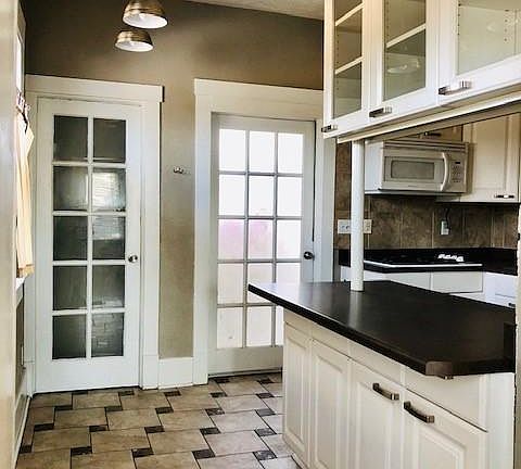 Kitchen nook countertop