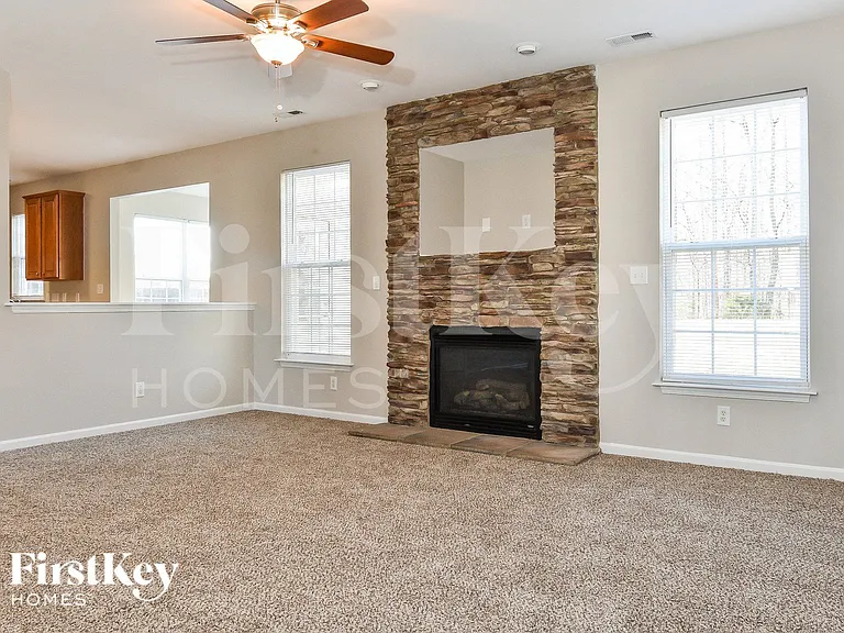 5293 Crosswinds Rd — Photo 3