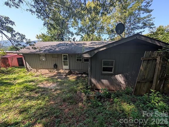 3rd image of 202 Melody Cir