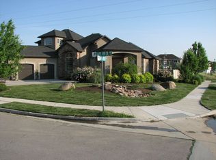1072 W Chapel View Cir, South Jordan, UT 84095
