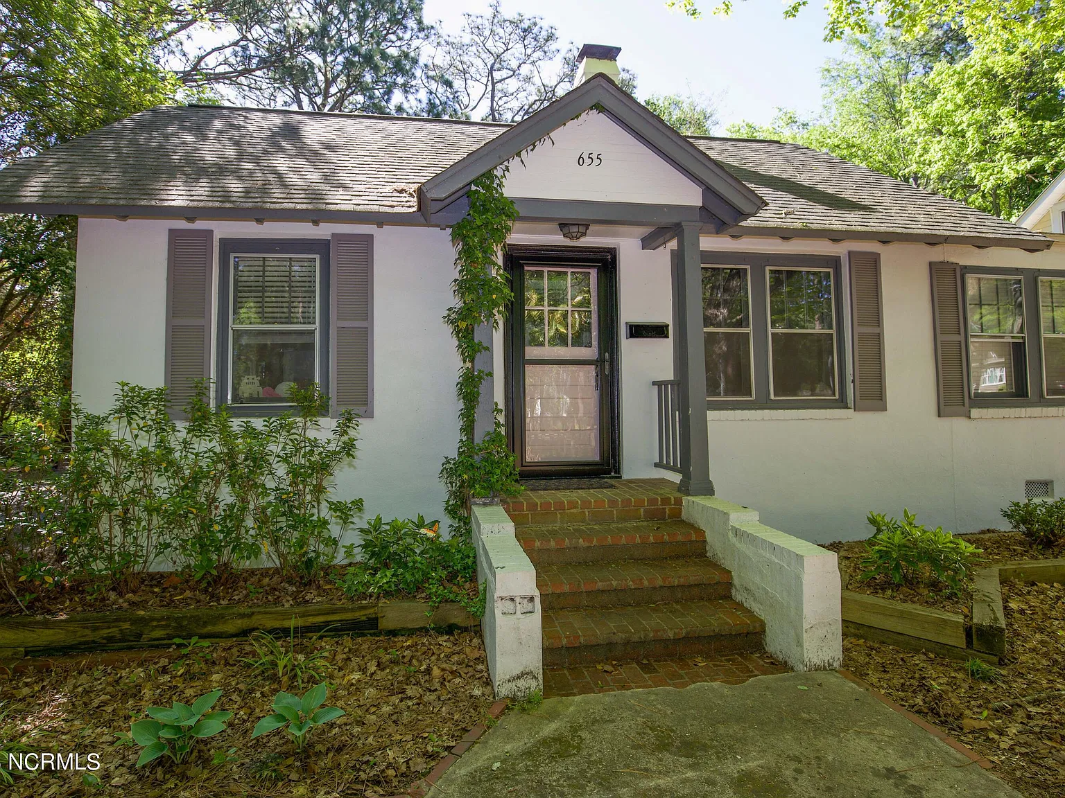 2 bed, 1.0 bath, 1132 sqft, $1,600 — Photo 2
