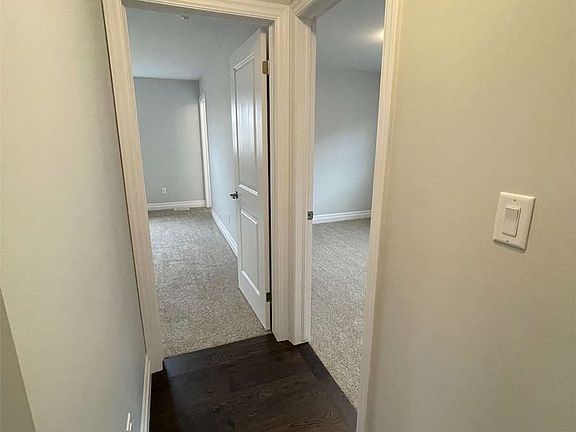 4th image of 16 Kingsbridge Dr