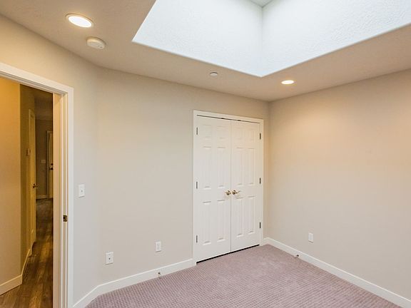 2nd image of 159 E 800 S APT 204