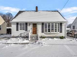 90 Irwinwood Rd, Lancaster, NY 14086