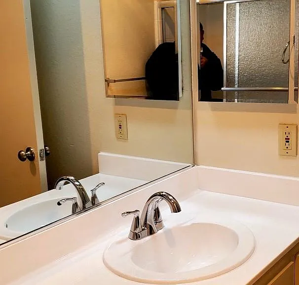 4916 Rosewood Ave — Photo 5
