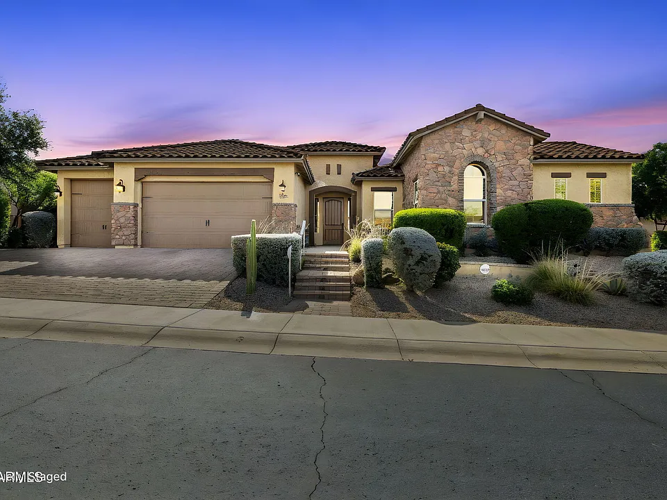5907 E Calle De Las Estrellas
