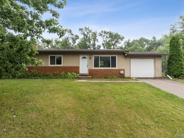 1674 E M 36, Pinckney, MI 48169