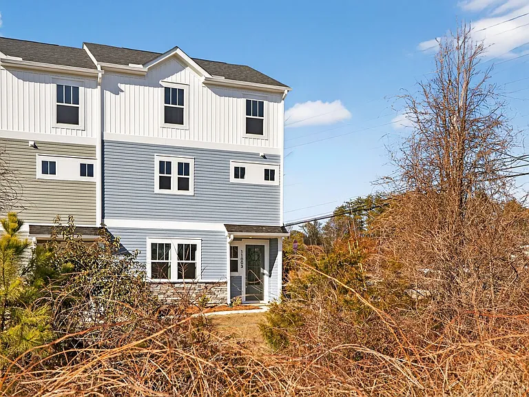 Bellhaven Townhomes — Photo 8