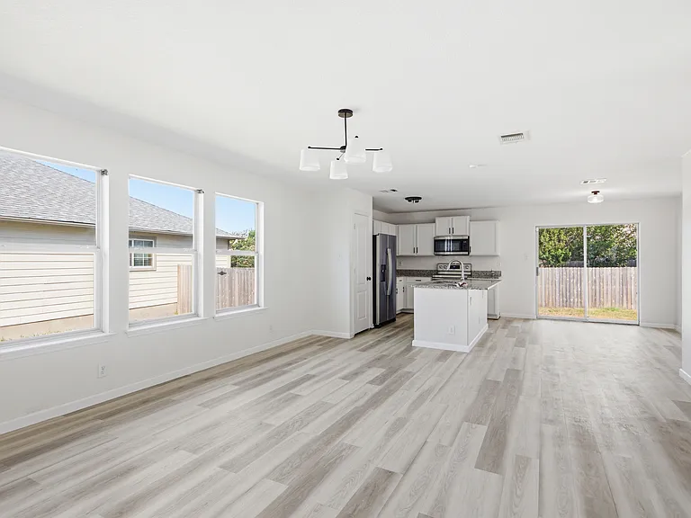 110 Capistrano Dr — Photo 8