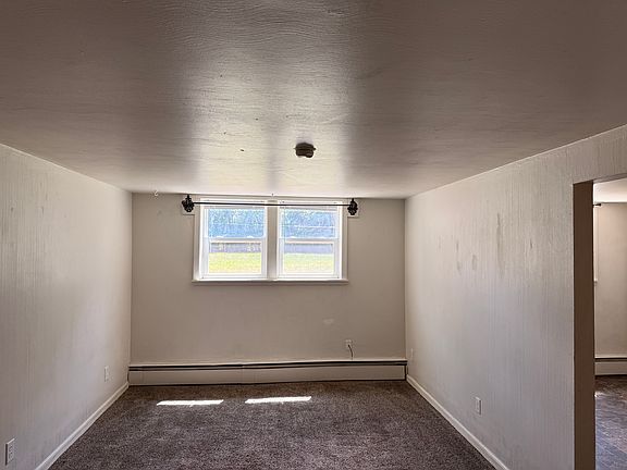 4th image of 1224 1/2 Lewis Ave