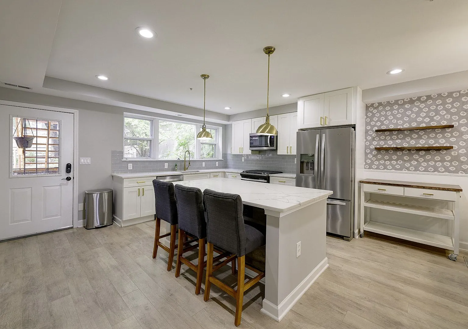 Great 3 Bedroom 2.5 Bath in Eckington — Photo 1