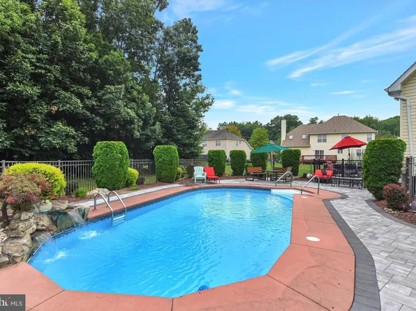 6 Markham Cir, Old Bridge, NJ 08857