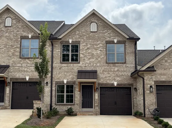 1067 Beechcraft Dr, Mebane, NC 27302