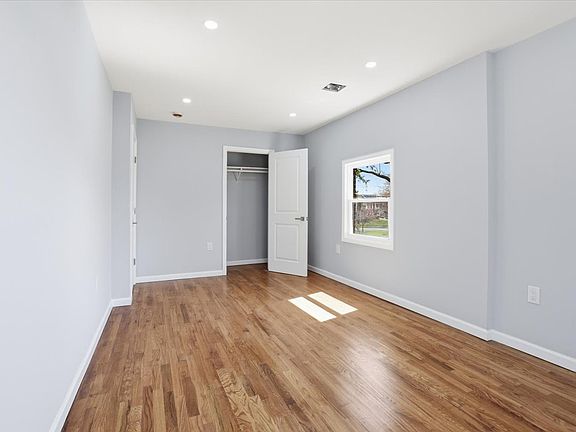 5th image of 1929 Paterson St