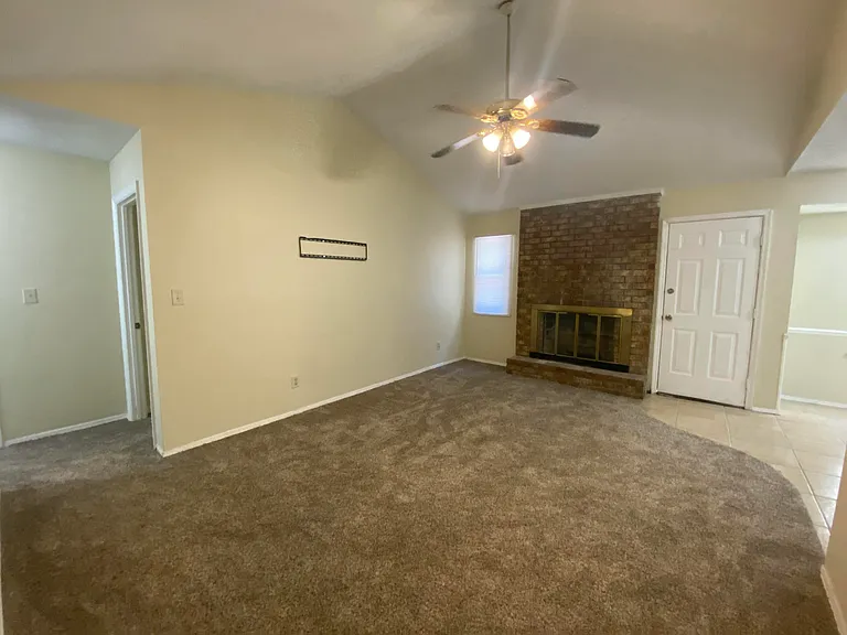 4532 Hillside Dr — Photo 2