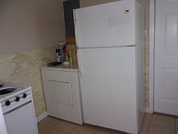 5th image of 1004 Lincoln St