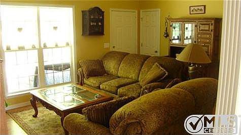 2nd image of 2136 Stowe Ln