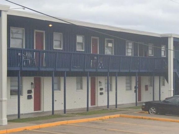 2nd image of 810 1st St APT 8