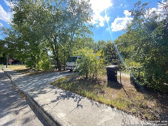 5th image of 2901 Saunders Ave